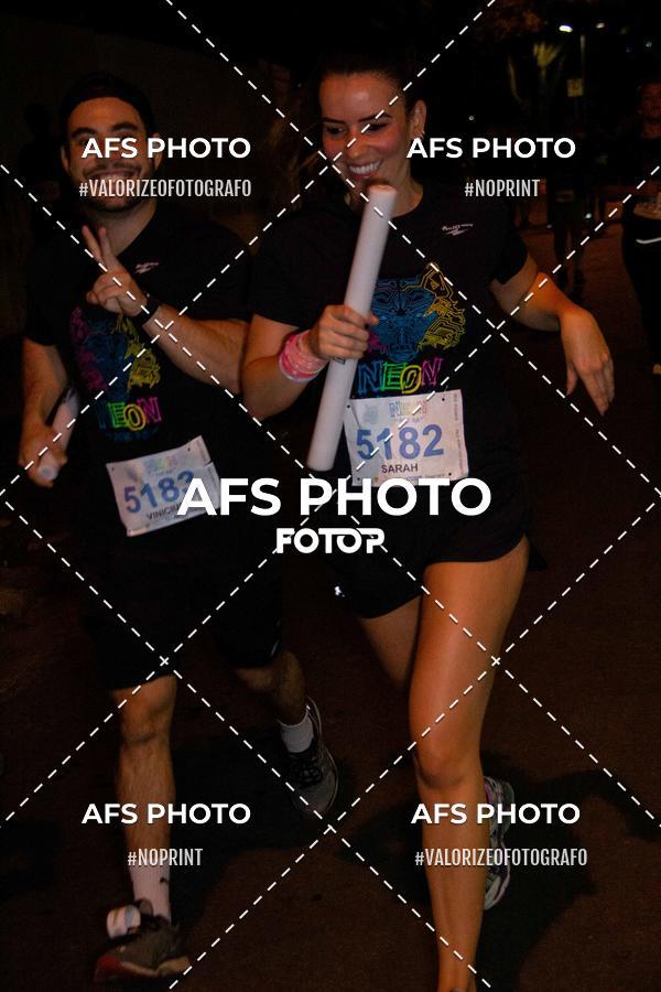 Achetez vos photos de l'vnementNeon Night Run 2019 - Belo Horizonte sur Fotop
