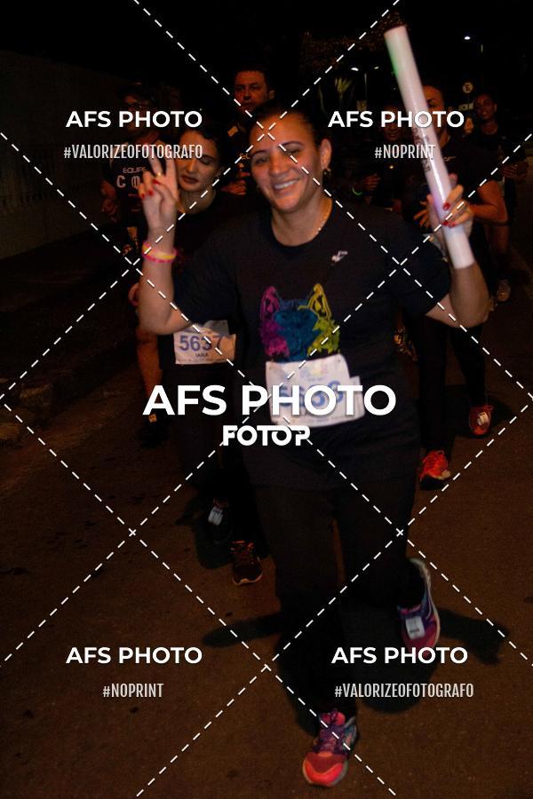 Achetez vos photos de l'vnementNeon Night Run 2019 - Belo Horizonte sur Fotop
