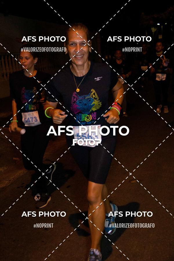 Achetez vos photos de l'vnementNeon Night Run 2019 - Belo Horizonte sur Fotop