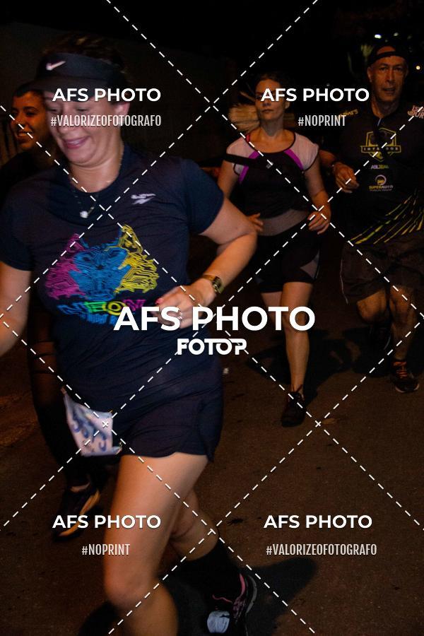 Achetez vos photos de l'vnementNeon Night Run 2019 - Belo Horizonte sur Fotop