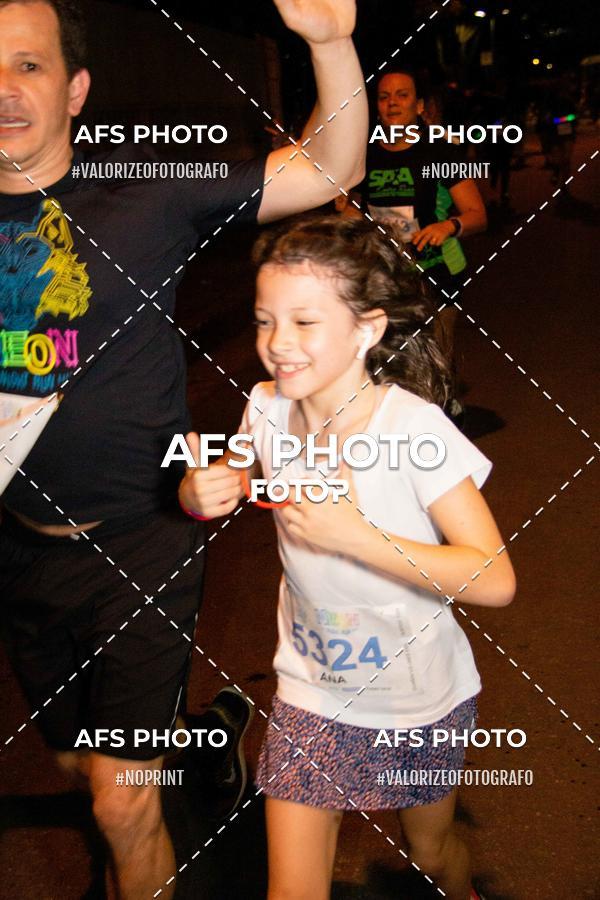Achetez vos photos de l'vnementNeon Night Run 2019 - Belo Horizonte sur Fotop