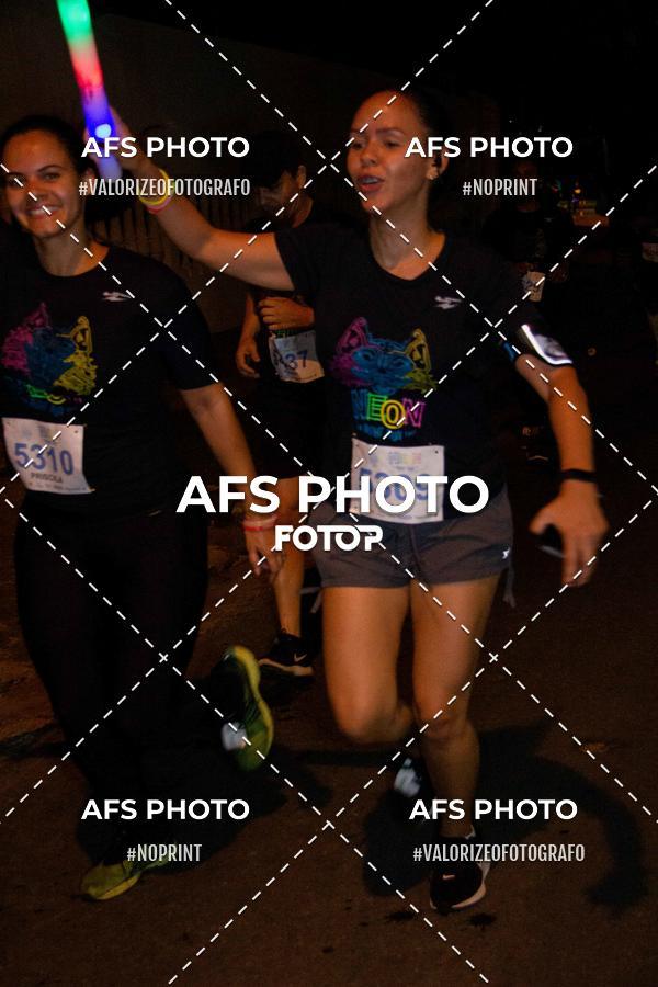 Achetez vos photos de l'vnementNeon Night Run 2019 - Belo Horizonte sur Fotop