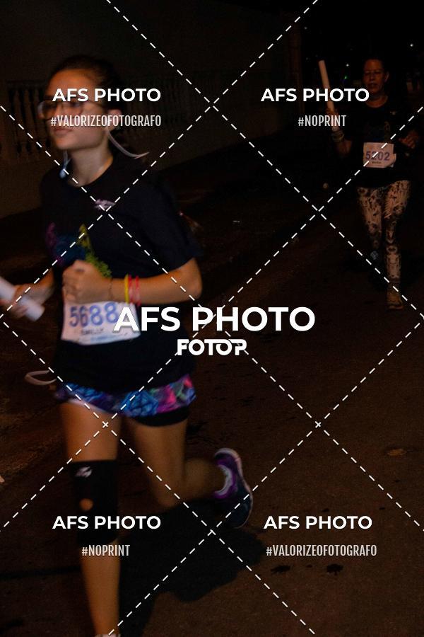 Achetez vos photos de l'vnementNeon Night Run 2019 - Belo Horizonte sur Fotop
