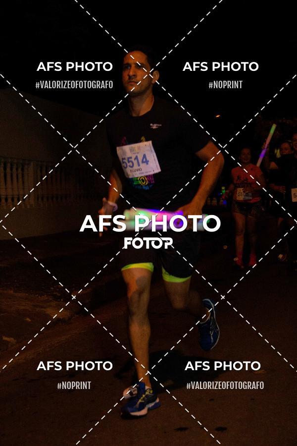 Achetez vos photos de l'vnementNeon Night Run 2019 - Belo Horizonte sur Fotop