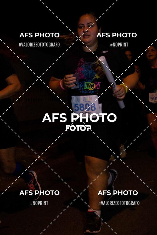 Achetez vos photos de l'vnementNeon Night Run 2019 - Belo Horizonte sur Fotop