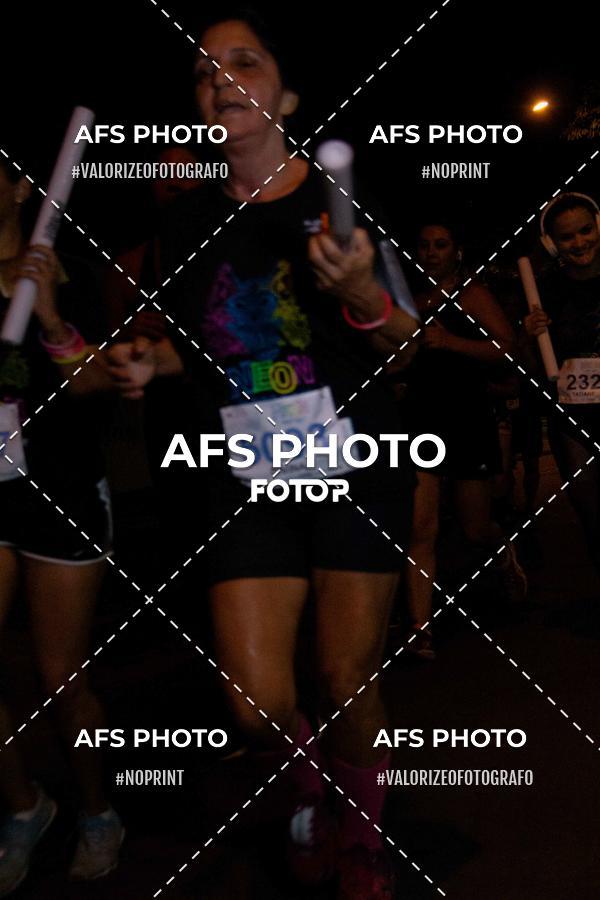 Achetez vos photos de l'vnementNeon Night Run 2019 - Belo Horizonte sur Fotop