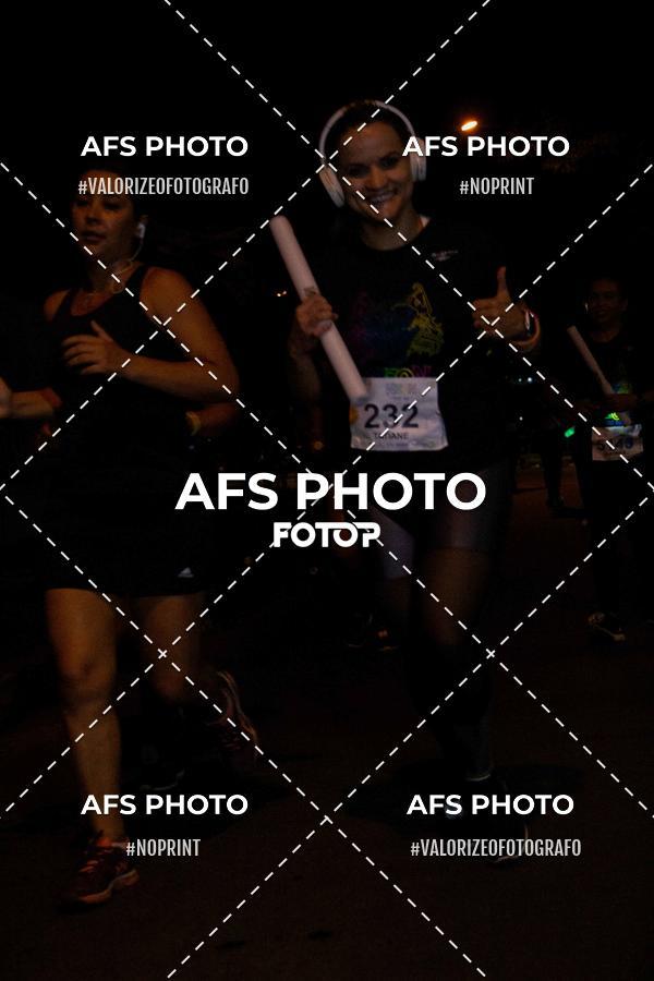 Achetez vos photos de l'vnementNeon Night Run 2019 - Belo Horizonte sur Fotop