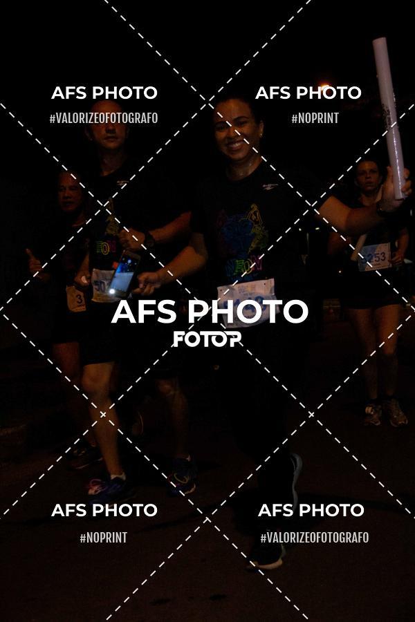 Achetez vos photos de l'vnementNeon Night Run 2019 - Belo Horizonte sur Fotop