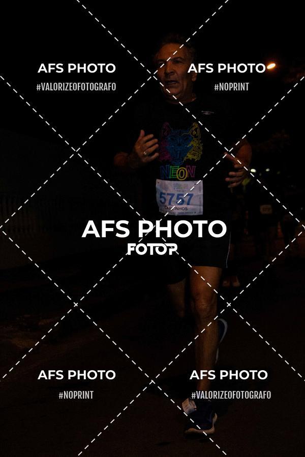 Achetez vos photos de l'vnementNeon Night Run 2019 - Belo Horizonte sur Fotop