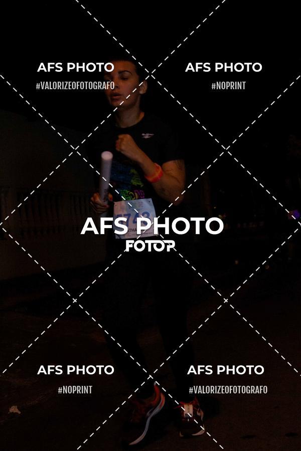 Achetez vos photos de l'vnementNeon Night Run 2019 - Belo Horizonte sur Fotop