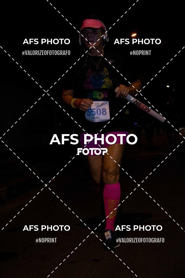 Achetez vos photos de l'vnementNeon Night Run 2019 - Belo Horizonte sur Fotop