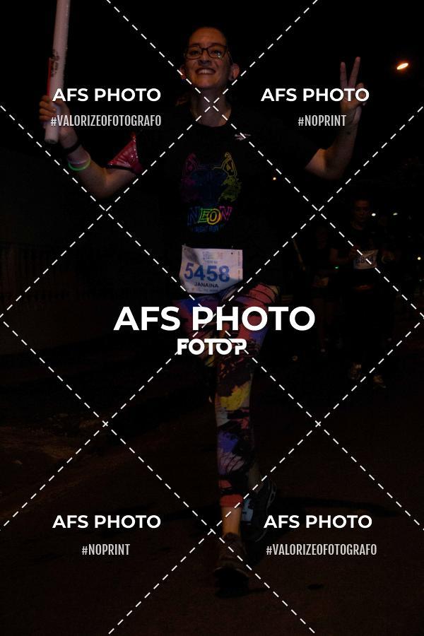 Achetez vos photos de l'vnementNeon Night Run 2019 - Belo Horizonte sur Fotop