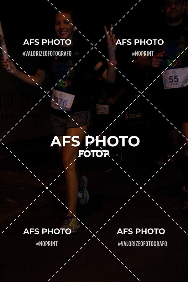 Achetez vos photos de l'vnementNeon Night Run 2019 - Belo Horizonte sur Fotop