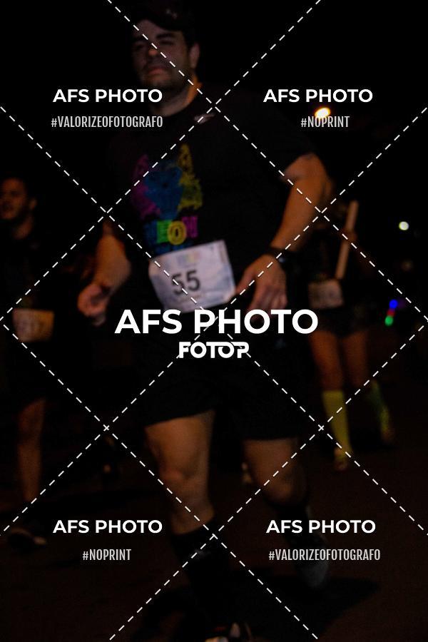 Achetez vos photos de l'vnementNeon Night Run 2019 - Belo Horizonte sur Fotop