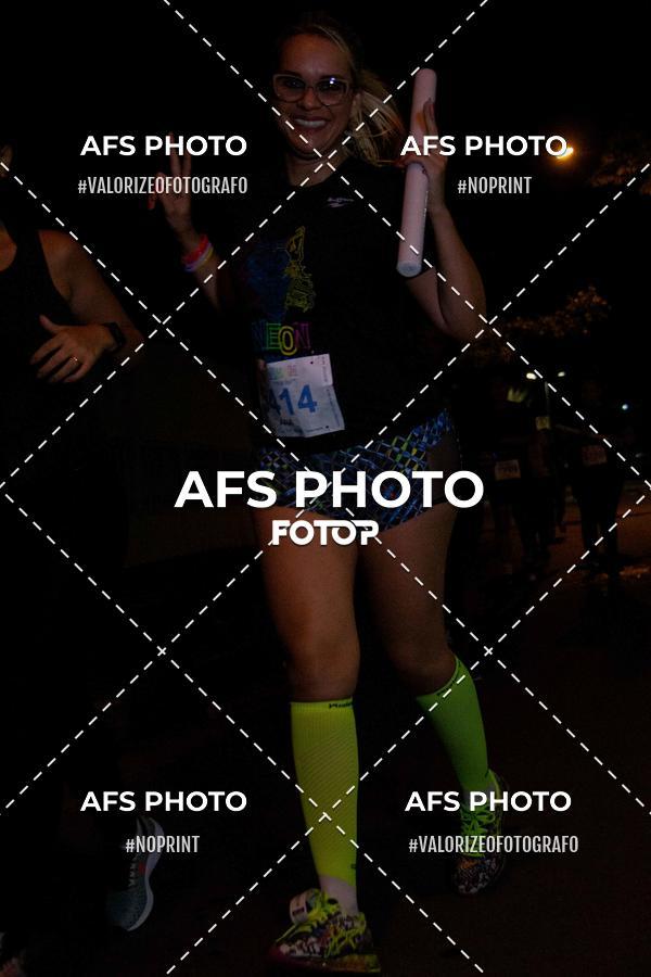 Achetez vos photos de l'vnementNeon Night Run 2019 - Belo Horizonte sur Fotop