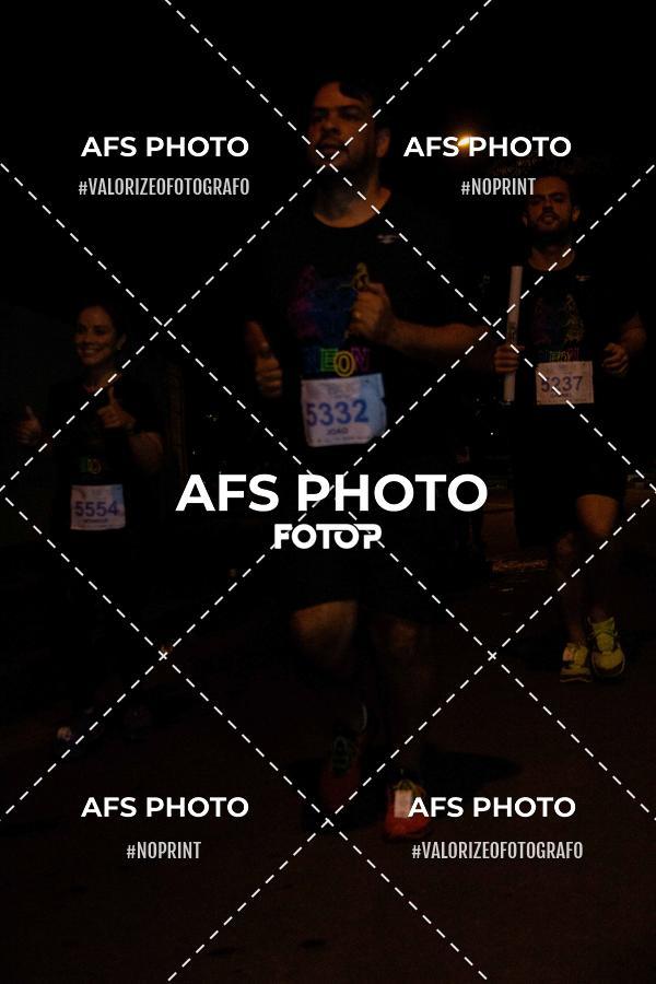 Achetez vos photos de l'vnementNeon Night Run 2019 - Belo Horizonte sur Fotop