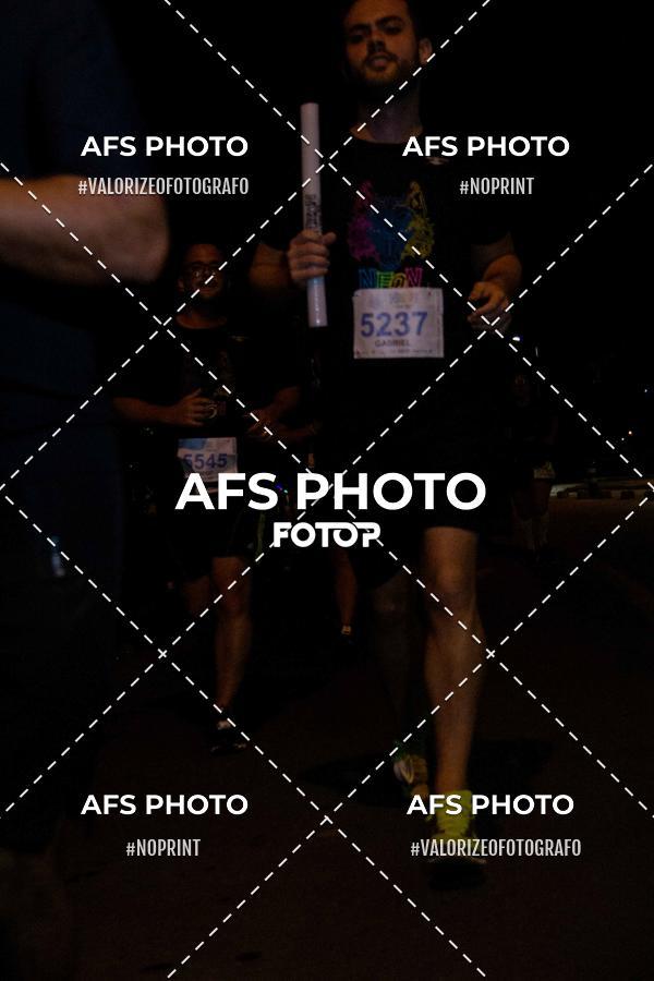 Achetez vos photos de l'vnementNeon Night Run 2019 - Belo Horizonte sur Fotop