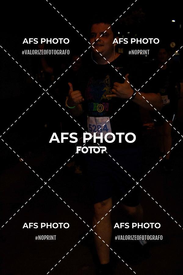 Achetez vos photos de l'vnementNeon Night Run 2019 - Belo Horizonte sur Fotop