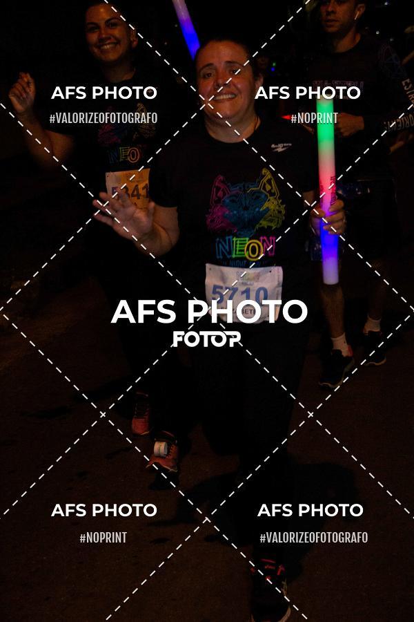 Achetez vos photos de l'vnementNeon Night Run 2019 - Belo Horizonte sur Fotop