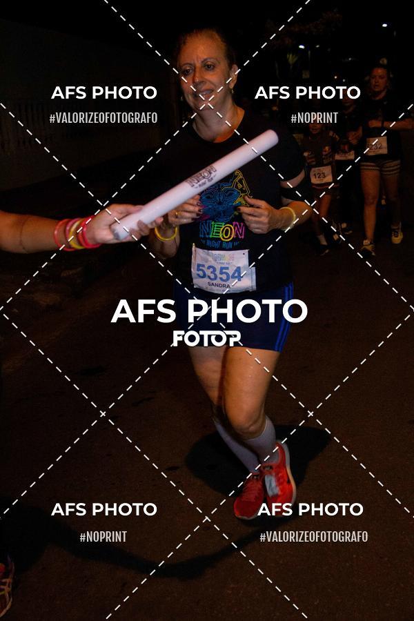 Achetez vos photos de l'vnementNeon Night Run 2019 - Belo Horizonte sur Fotop