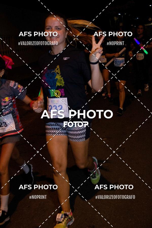 Achetez vos photos de l'vnementNeon Night Run 2019 - Belo Horizonte sur Fotop