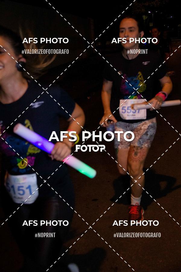 Achetez vos photos de l'vnementNeon Night Run 2019 - Belo Horizonte sur Fotop