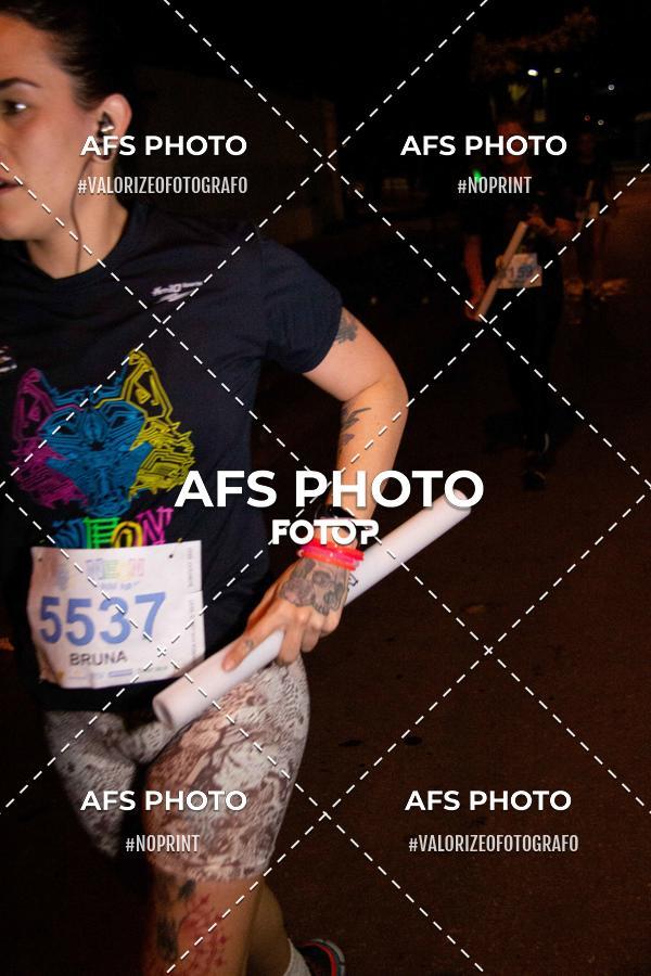 Achetez vos photos de l'vnementNeon Night Run 2019 - Belo Horizonte sur Fotop