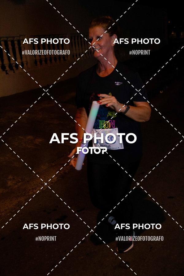 Achetez vos photos de l'vnementNeon Night Run 2019 - Belo Horizonte sur Fotop