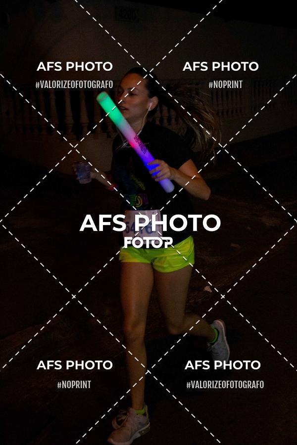 Achetez vos photos de l'vnementNeon Night Run 2019 - Belo Horizonte sur Fotop