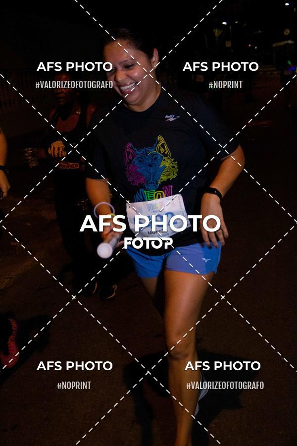 Achetez vos photos de l'vnementNeon Night Run 2019 - Belo Horizonte sur Fotop