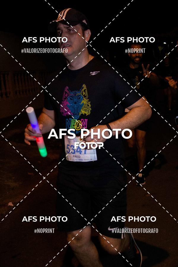 Achetez vos photos de l'vnementNeon Night Run 2019 - Belo Horizonte sur Fotop
