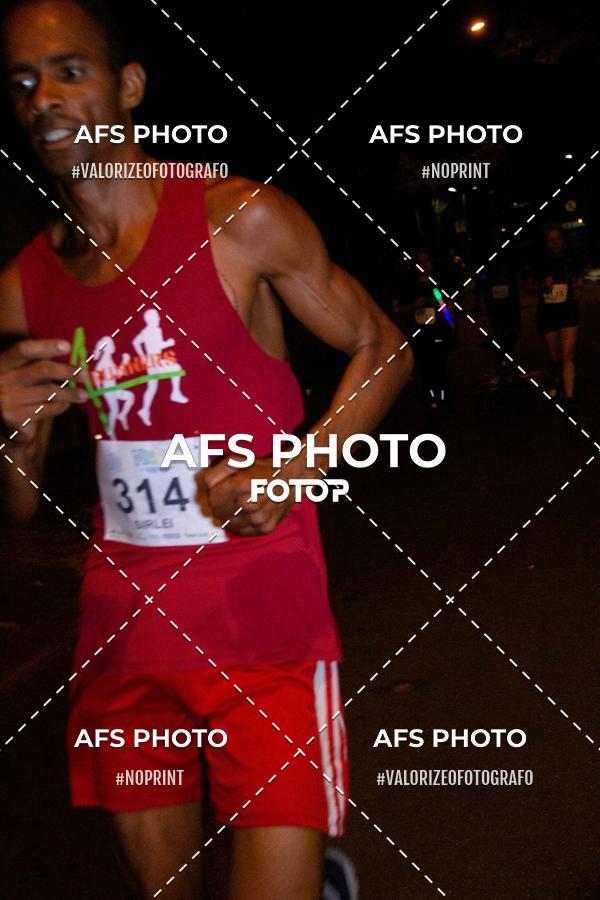 Achetez vos photos de l'vnementNeon Night Run 2019 - Belo Horizonte sur Fotop