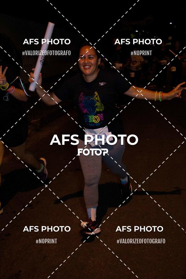 Achetez vos photos de l'vnementNeon Night Run 2019 - Belo Horizonte sur Fotop