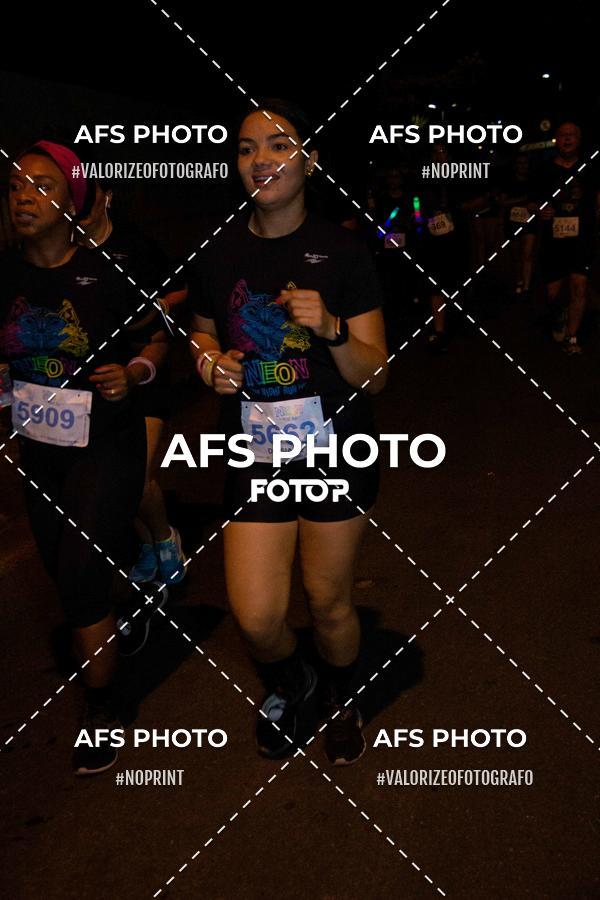 Achetez vos photos de l'vnementNeon Night Run 2019 - Belo Horizonte sur Fotop