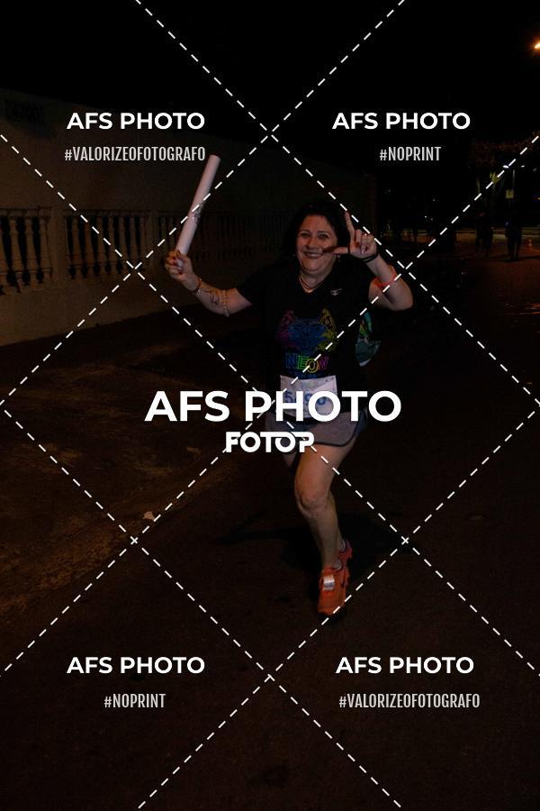 Achetez vos photos de l'vnementNeon Night Run 2019 - Belo Horizonte sur Fotop