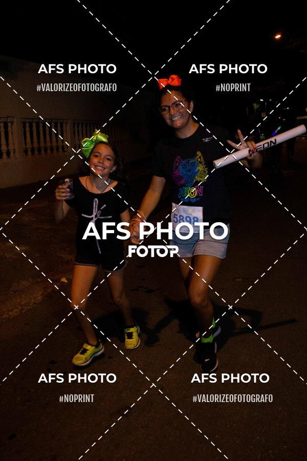 Achetez vos photos de l'vnementNeon Night Run 2019 - Belo Horizonte sur Fotop