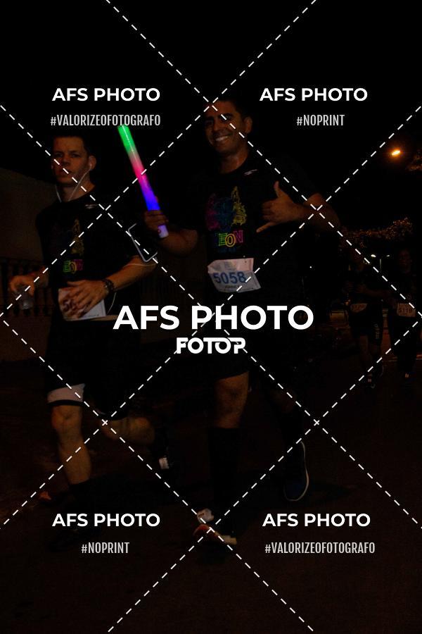 Achetez vos photos de l'vnementNeon Night Run 2019 - Belo Horizonte sur Fotop