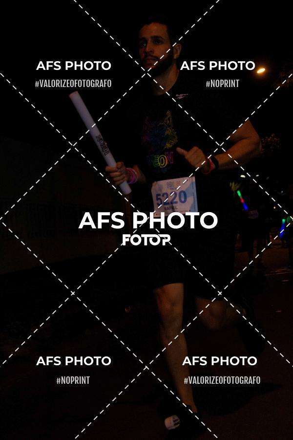 Achetez vos photos de l'vnementNeon Night Run 2019 - Belo Horizonte sur Fotop
