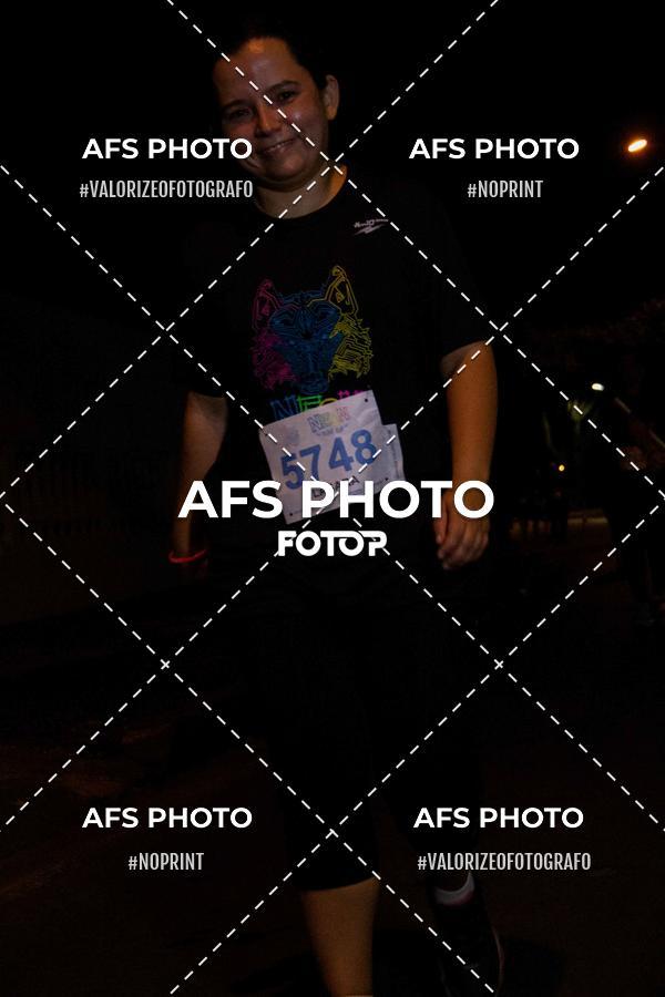 Achetez vos photos de l'vnementNeon Night Run 2019 - Belo Horizonte sur Fotop