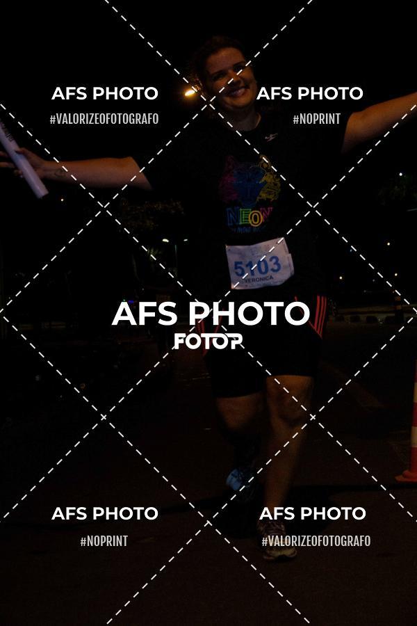 Achetez vos photos de l'vnementNeon Night Run 2019 - Belo Horizonte sur Fotop