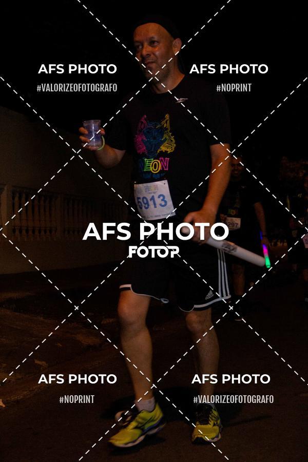 Achetez vos photos de l'vnementNeon Night Run 2019 - Belo Horizonte sur Fotop