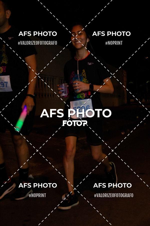 Achetez vos photos de l'vnementNeon Night Run 2019 - Belo Horizonte sur Fotop