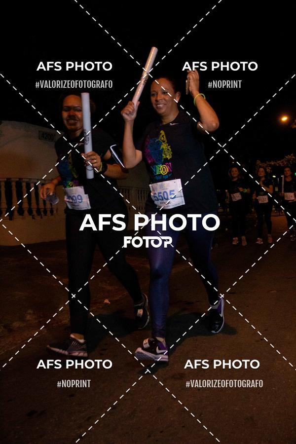 Achetez vos photos de l'vnementNeon Night Run 2019 - Belo Horizonte sur Fotop