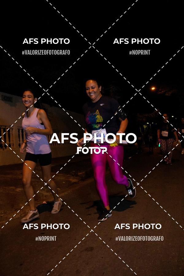 Achetez vos photos de l'vnementNeon Night Run 2019 - Belo Horizonte sur Fotop