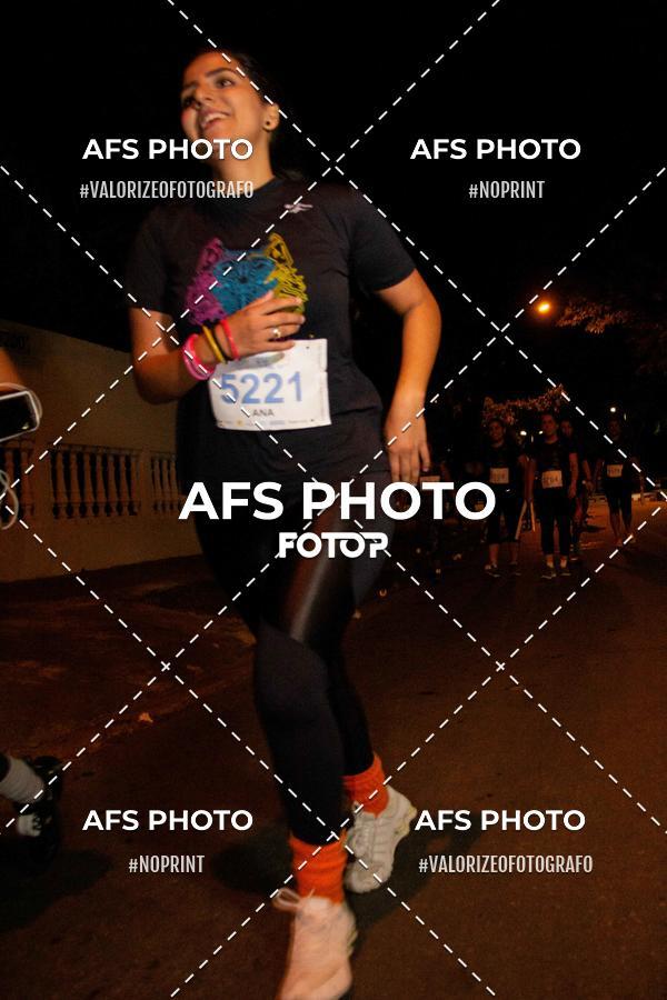 Achetez vos photos de l'vnementNeon Night Run 2019 - Belo Horizonte sur Fotop