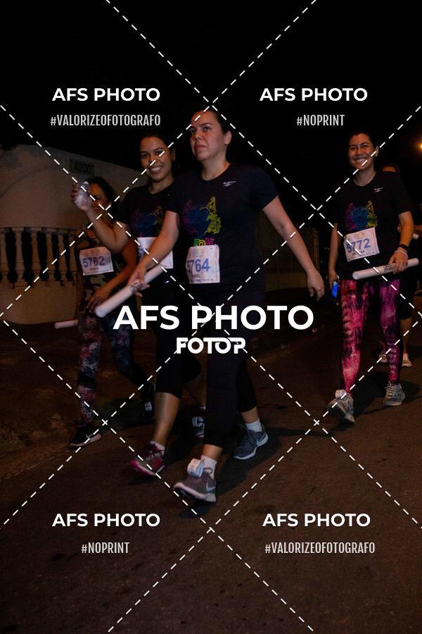 Achetez vos photos de l'vnementNeon Night Run 2019 - Belo Horizonte sur Fotop