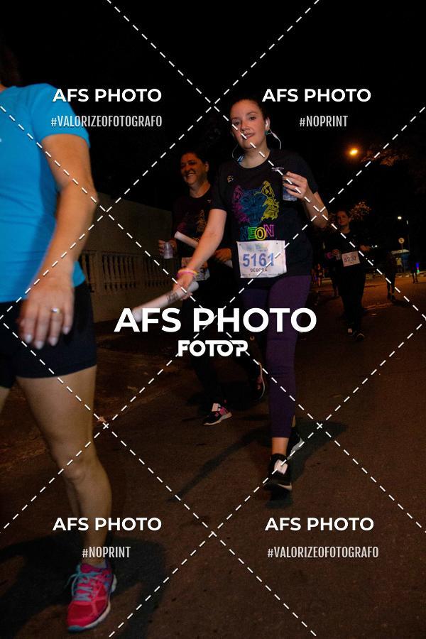 Achetez vos photos de l'vnementNeon Night Run 2019 - Belo Horizonte sur Fotop