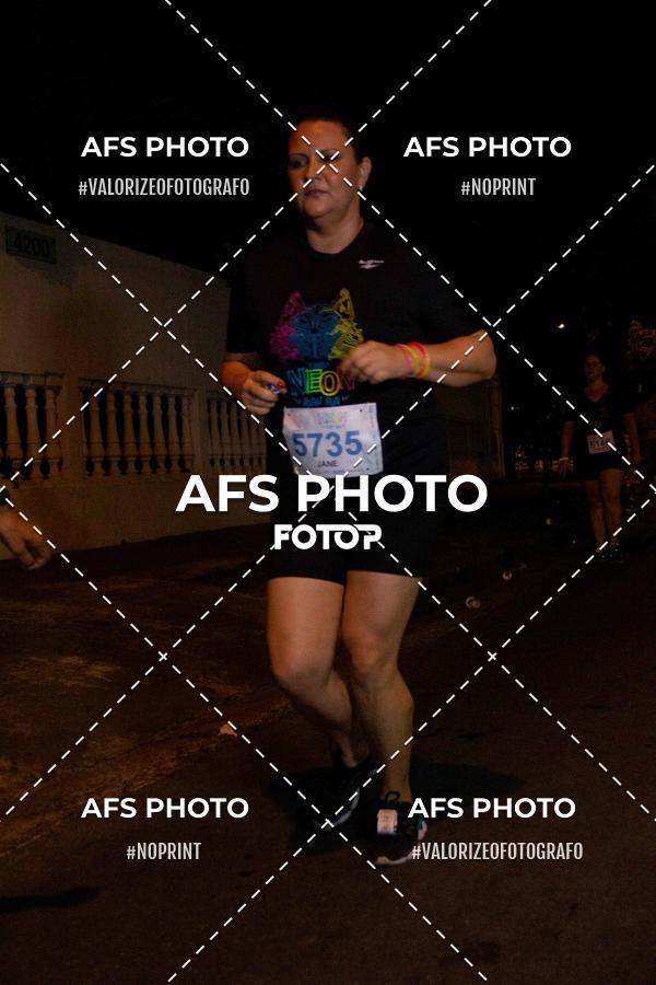 Achetez vos photos de l'vnementNeon Night Run 2019 - Belo Horizonte sur Fotop