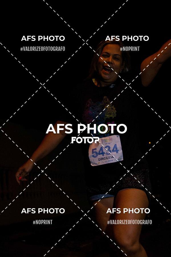 Compra tus fotos del eventoNeon Night Run 2019 - Belo Horizonte En Fotop