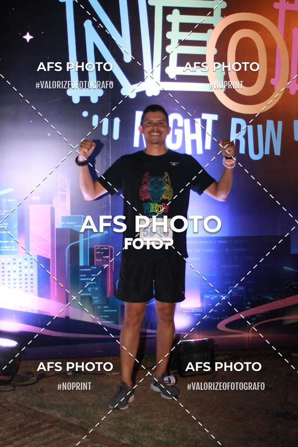 Buy your photos of the eventNeon Night Run 2019 - Belo Horizonte on Fotop